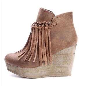Sbicca women’s fringe boot size 7.5